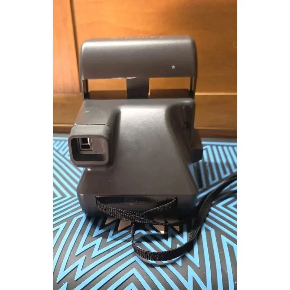 POLAROID ONE STEP CLOSE UP 600 FILM INSTANT CAMERA VINTAGE BLK W/ STRAP